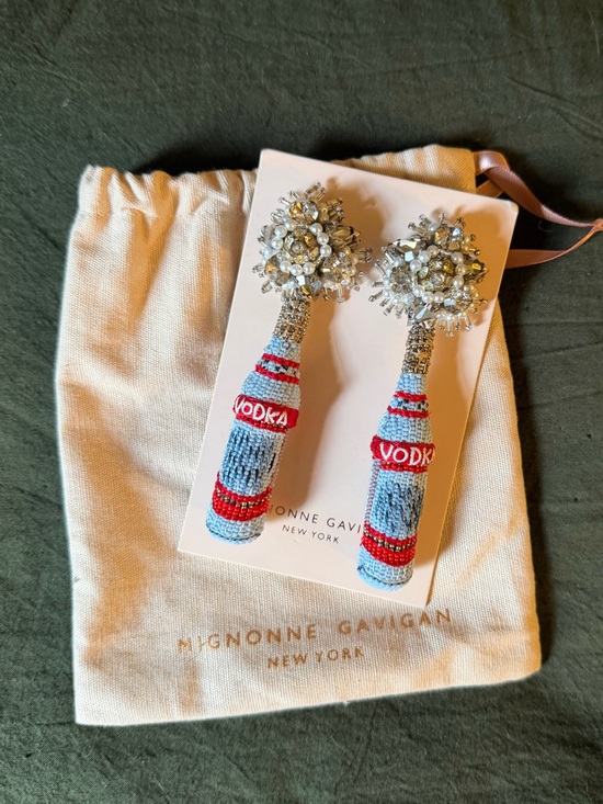 Mignonne Gavigan Jewelry - NWT Mignonne Gavigan beaded vodka dangle earrings